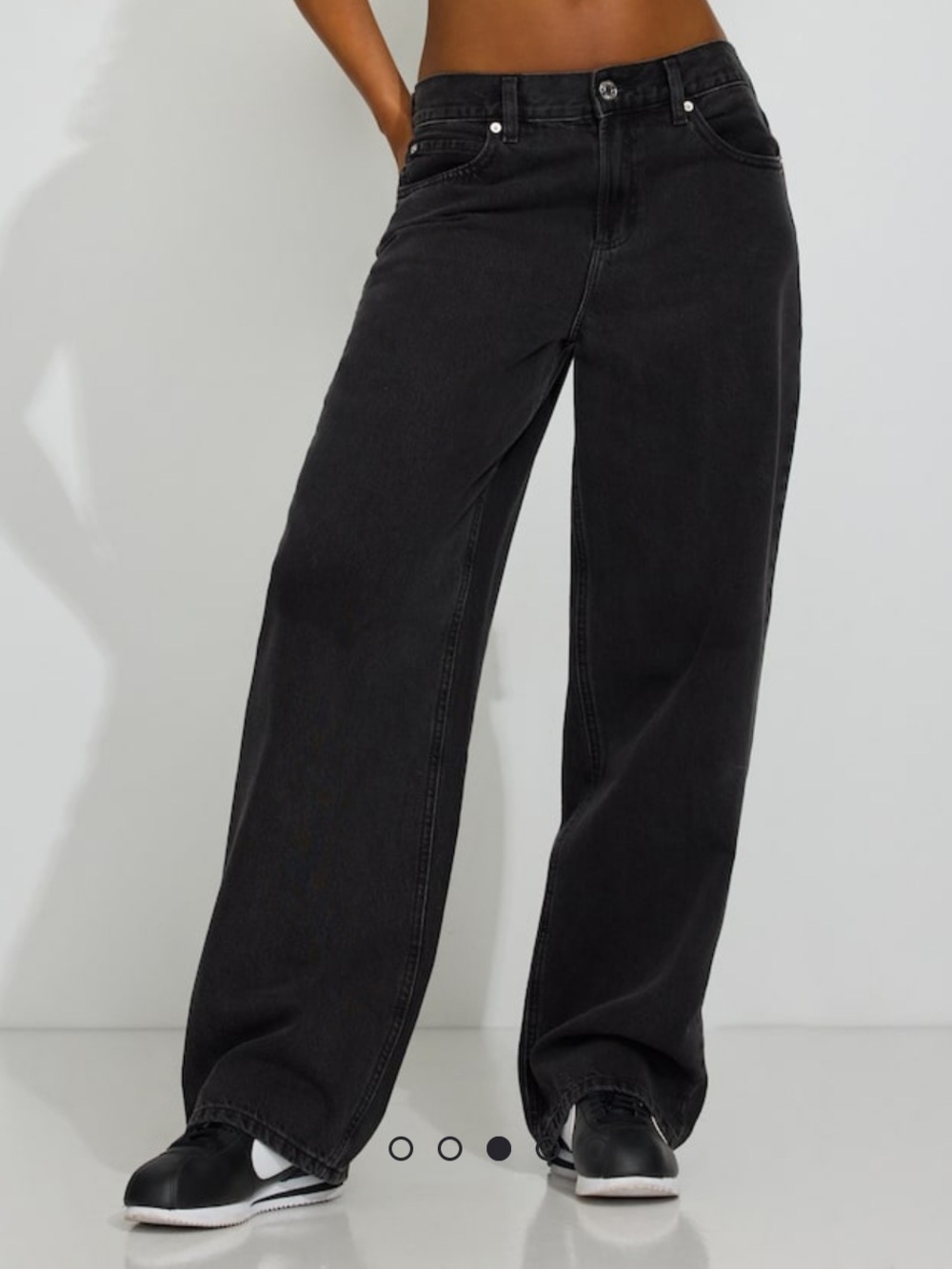 Garage Low-Rise Baggy Jeans in Black